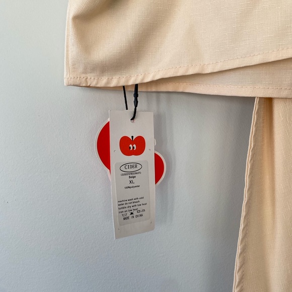 RUFFLED KNOTTED CROP TOP - Picture 8 of 8